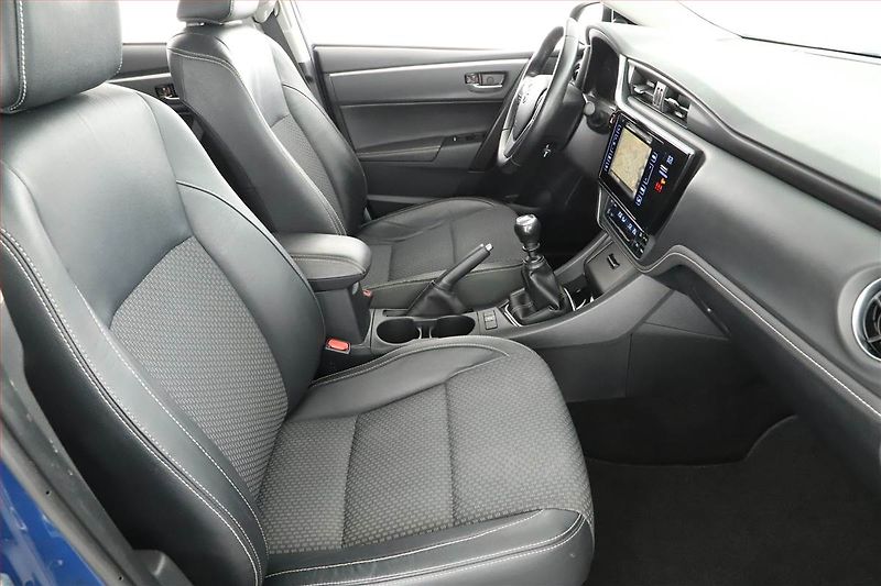 Toyota Corolla (2018) 1.6 Valvematic, Serv.kniha - fotka 7 z 18