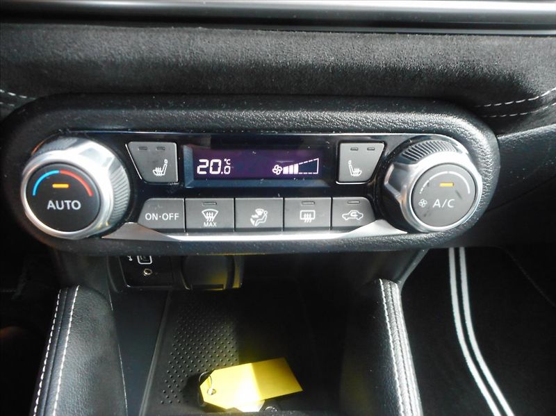 Nissan Micra 1,0 N - Sport BOSE - fotka 17 z 31