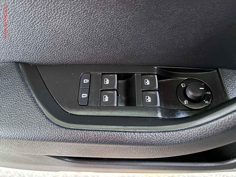 Škoda Superb (2018) 2.0 TDi, Style - fotka 12 z 18
