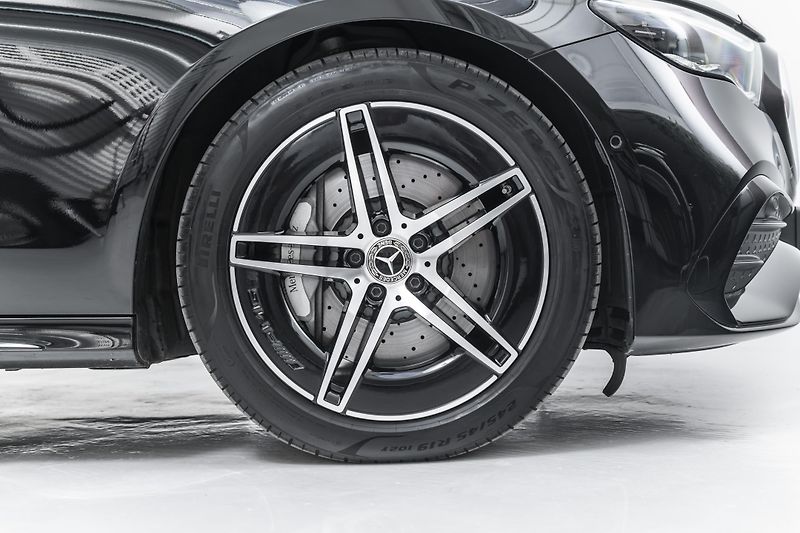 Mercedes-Benz Třídy E 220d 4M*AMG*záruka - fotka 11 z 34
