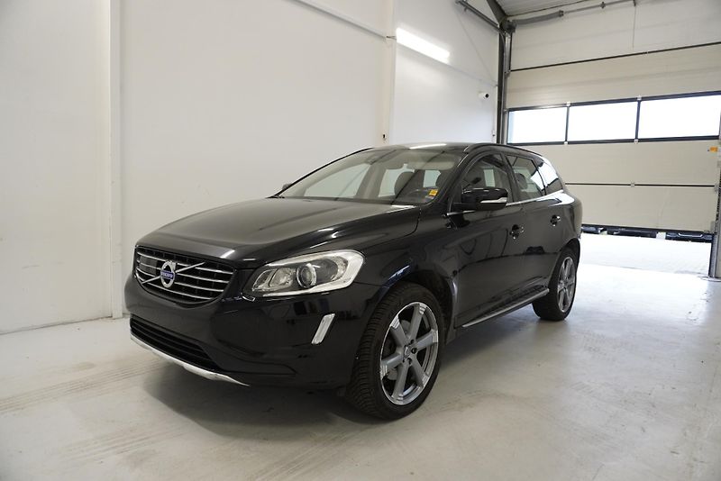 Volvo XC60 2,4 D5 AWD AUTOMAT - fotka 1 z 38