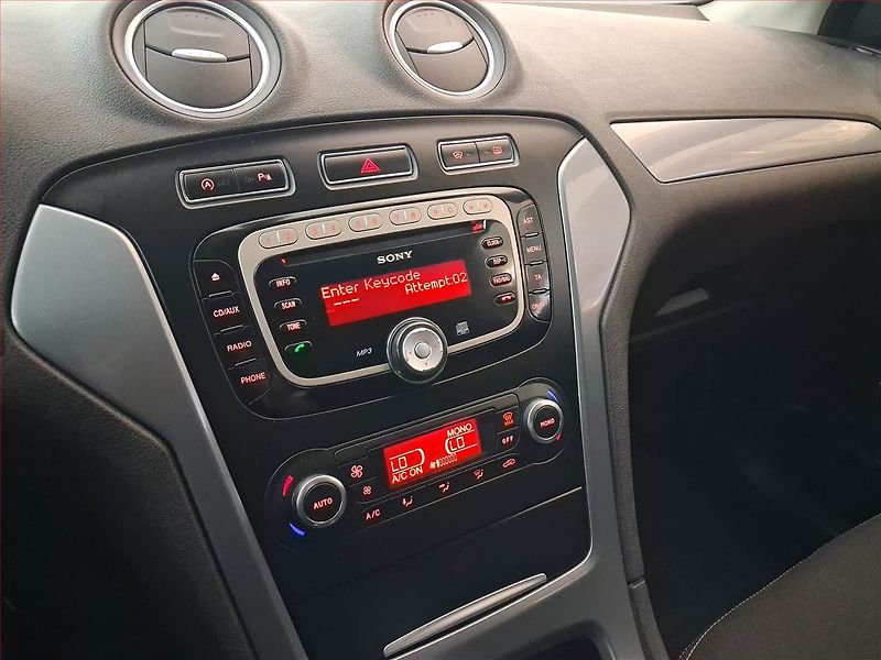 Ford Mondeo (2011) Trend 1.6 EcoBoost, Serv.kniha - fotka 12 z 20