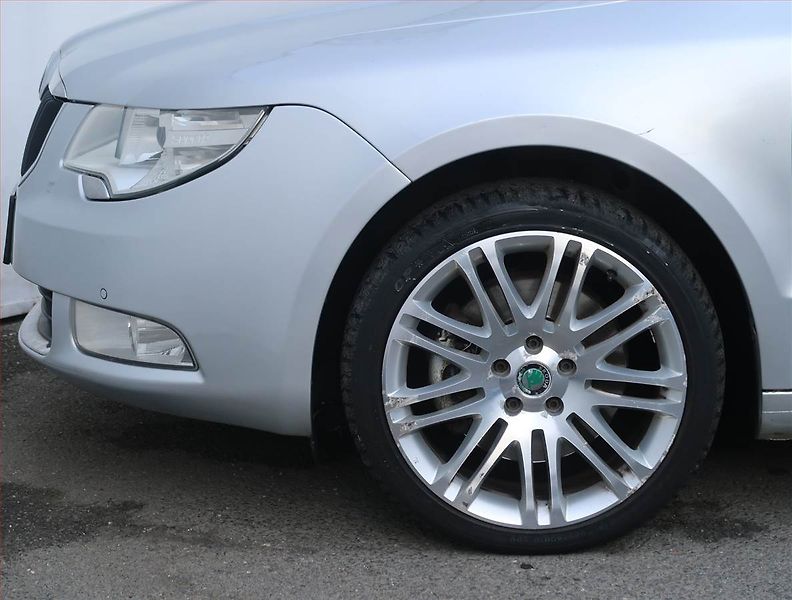Škoda Superb (2012) Elegance 2.0 TSI, Automat - fotka 15 z 22