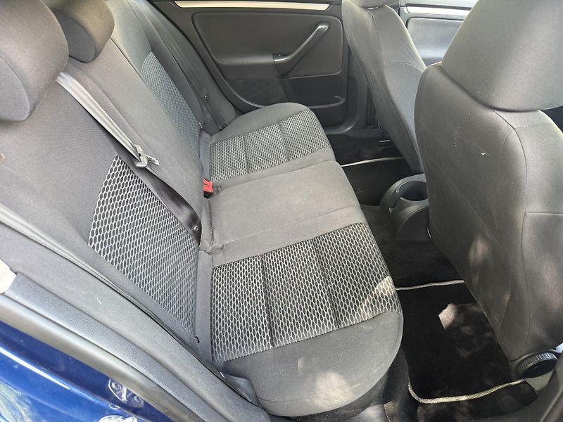 Volkswagen Golf 1,6TDI 77kW Klimatizace - fotka 13 z 18