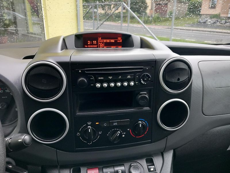 Citroën Berlingo (2015) 1,6HDi 3 MÍSTA POUZE 102t.KM ! - fotka 21 z 32
