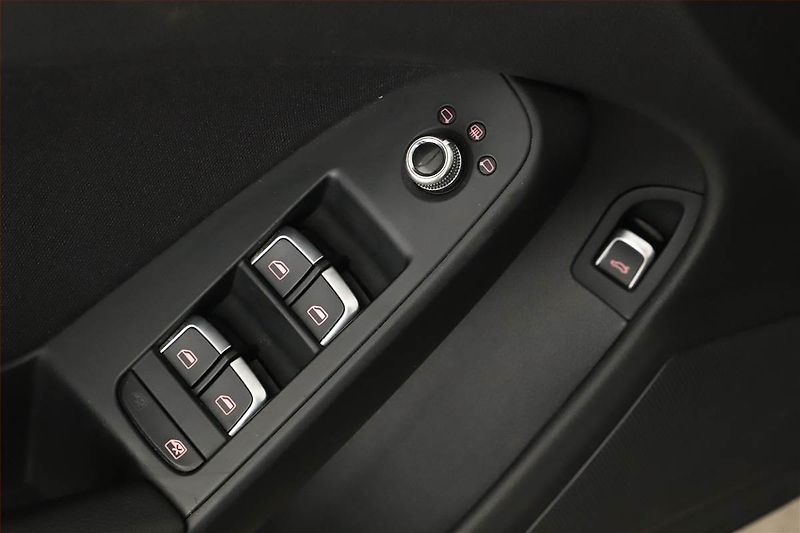 Audi A4 (2014) 2.0 TDI, Automat, Navi - fotka 10 z 16