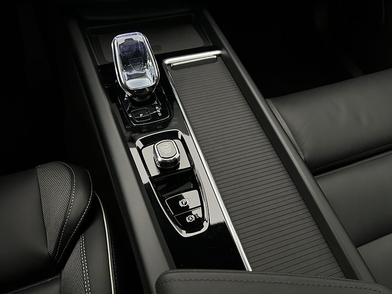 Volvo XC60 B5 AWD BLACK EDITION PLUS AUT  - fotka 29 z 45