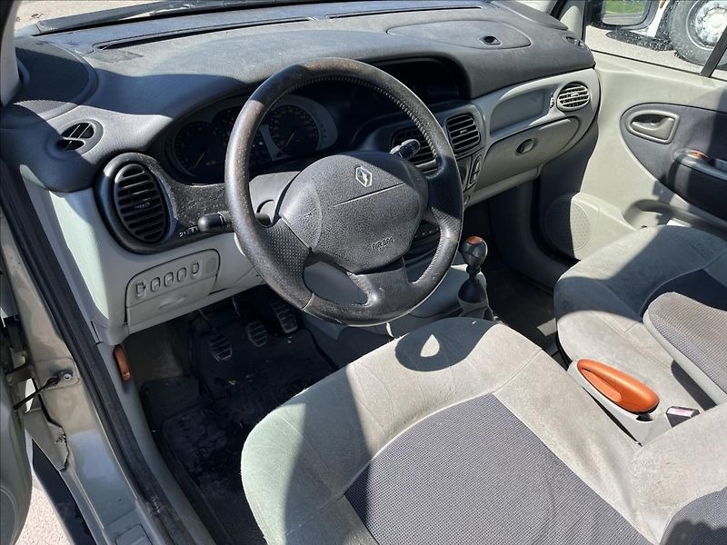 Renault Scénic 2.0 i 16V 4x4 TAŽNÉ STK 2/2028 - fotka 9 z 29