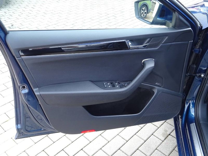 Škoda Superb (2022) 2,0 TDi/ 147kW DSG 4x4 L&K - fotka 15 z 29