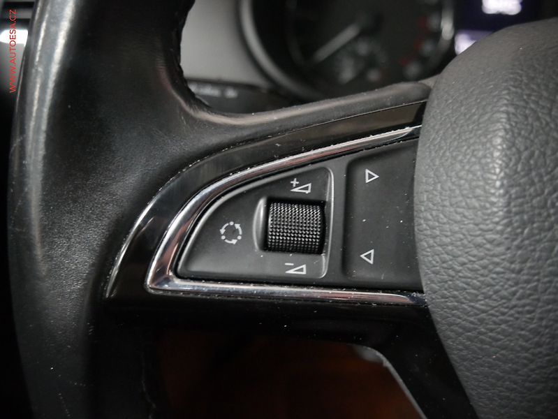 Škoda Octavia (2013) 1.6 TDi, ČR, Sport, bixen, - fotka 14 z 21