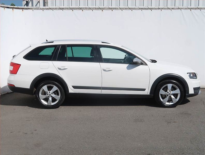 Škoda Octavia (2015) Scout 2.0 TDI, 4X4, Automat - fotka 6 z 20