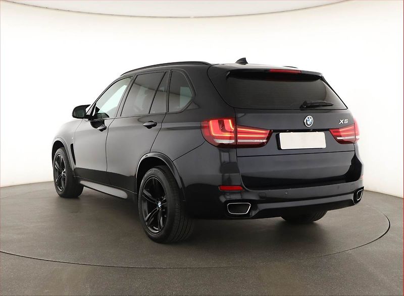 BMW X5 (2017) xDrive30d - fotka 4 z 20