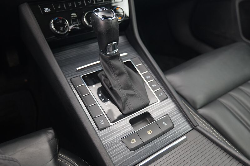 Škoda Superb TDI 110 kW Kůže Matrix Canton - fotka 32 z 38