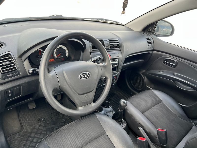 Kia Picanto (2008) 1.0i 46kW - fotka 11 z 15