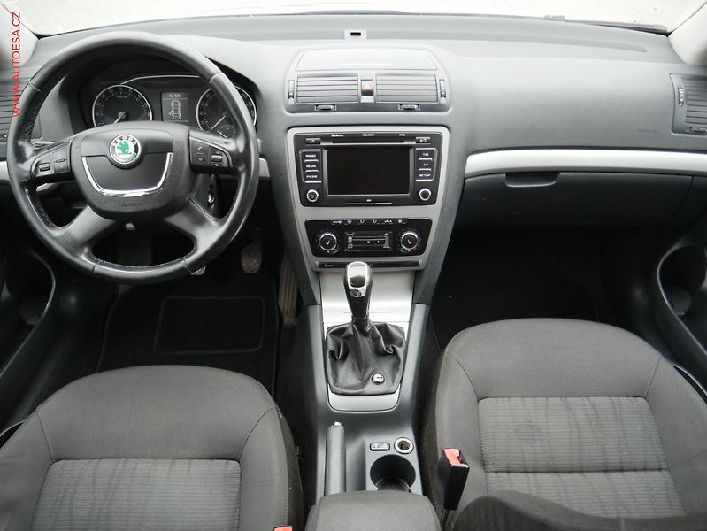 Škoda Octavia (2012) 1.6TDi, ČR, autoAC - fotka 8 z 22
