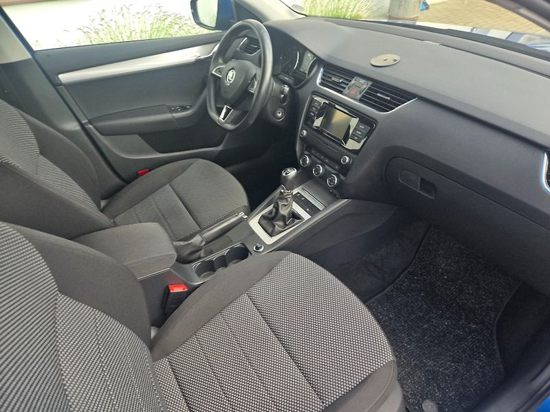 Škoda Octavia (2015) 2.0 TDI TOP Serviska - fotka 16 z 20