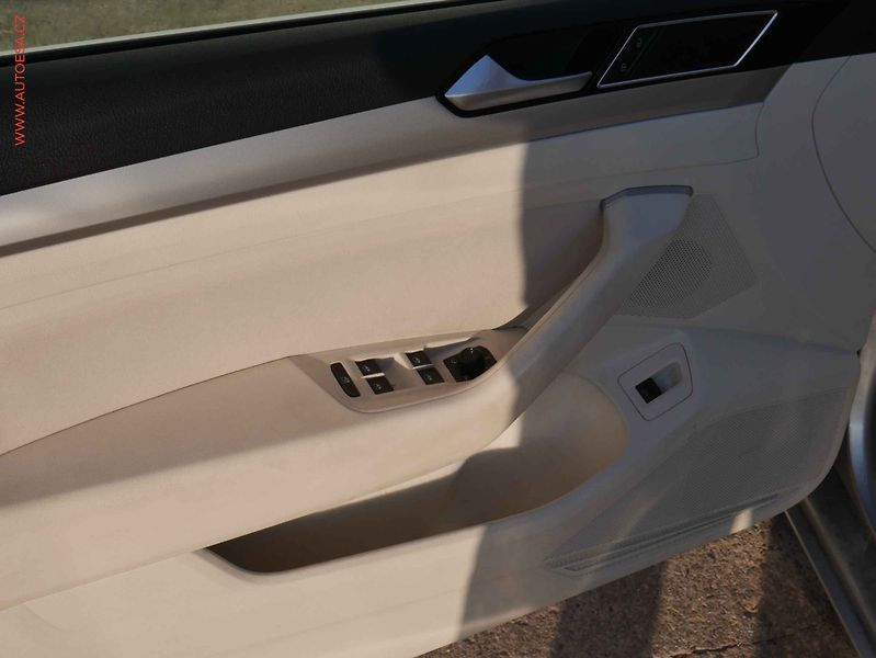 Volkswagen Passat (2018) 2.0 TDi, Comfortline, navi - fotka 17 z 19