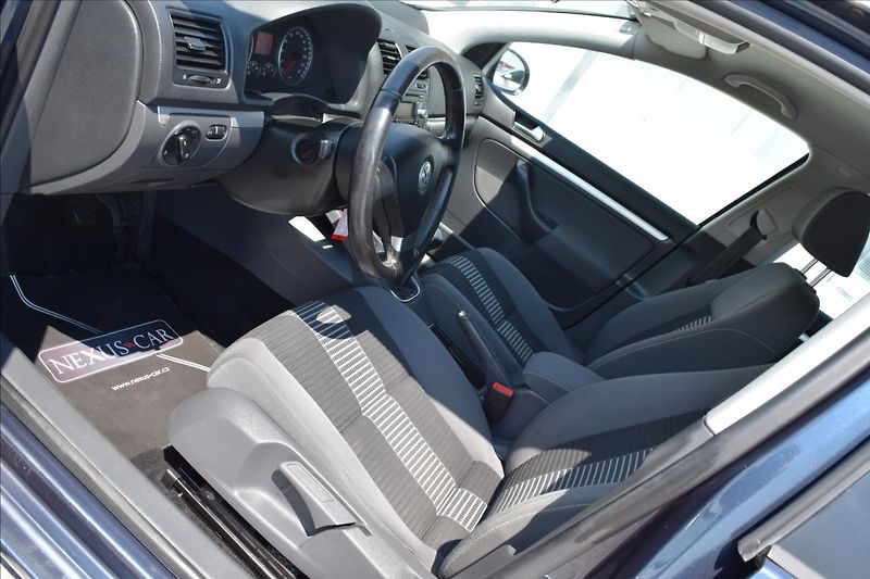 Volkswagen Golf 1,4 i 59KW NOVÁ STK ALU KLIMA - fotka 15 z 46