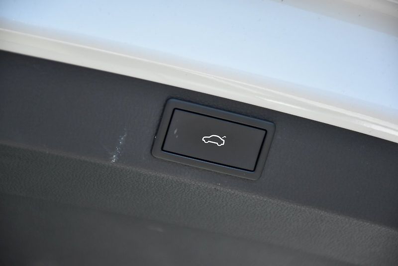 Škoda Karoq (2023) Sportline Exclusive 1.5 TSI 11 - fotka 30 z 35