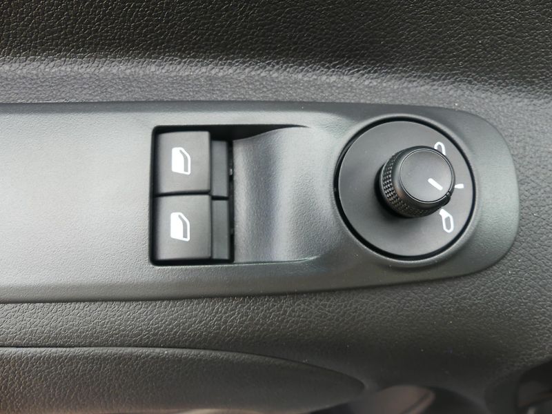 Citroën Berlingo (2026) PLUS Diesel 100k Manual - fotka 17 z 19