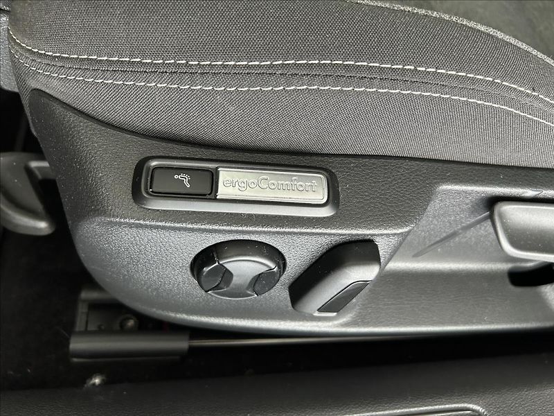 Volkswagen Passat 2,0   TDI 90kW,DSG,SERVISKA,AC - fotka 27 z 31