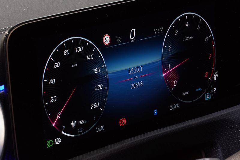 Mercedes-Benz CLA 180,NZ.TOPENÍ,VYHŘÍVANÝ VOLANT - fotka 15 z 30