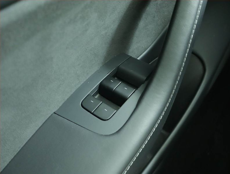 Tesla Model 3 (2021) Long Range 4WD 74kWh, SoH 88% - fotka 16 z 20