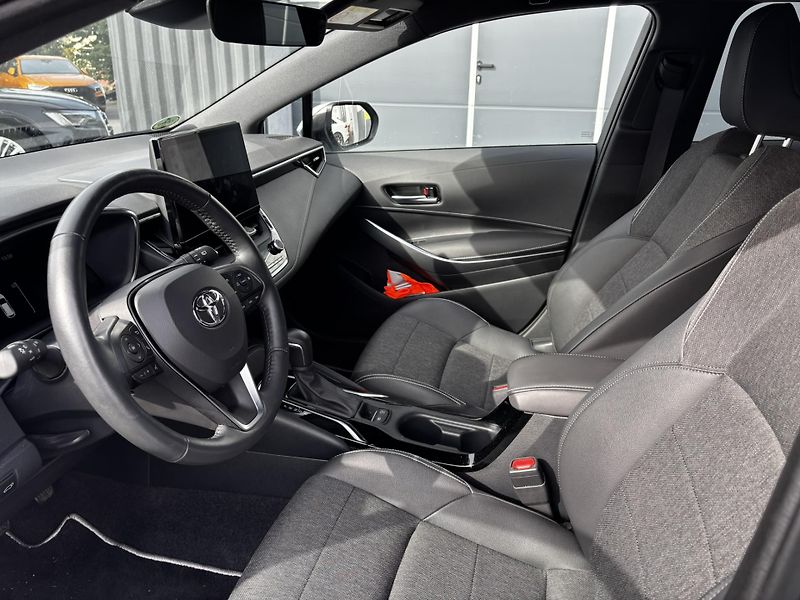 Toyota Corolla (2024)  Touring Sports Style 1.8 - fotka 11 z 13