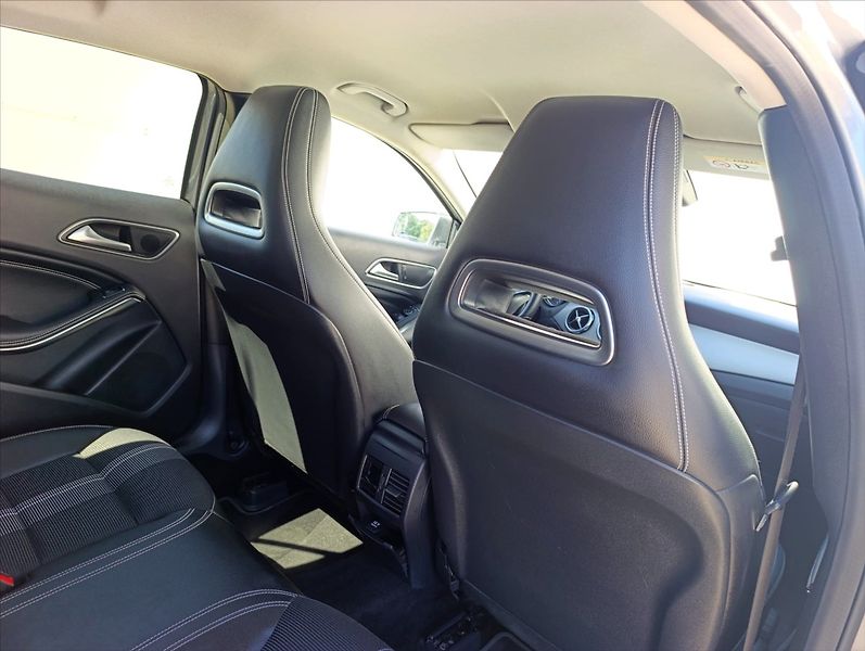 Mercedes-Benz GLA 2,2 200d Kamera Navi Kůže LED - fotka 24 z 38