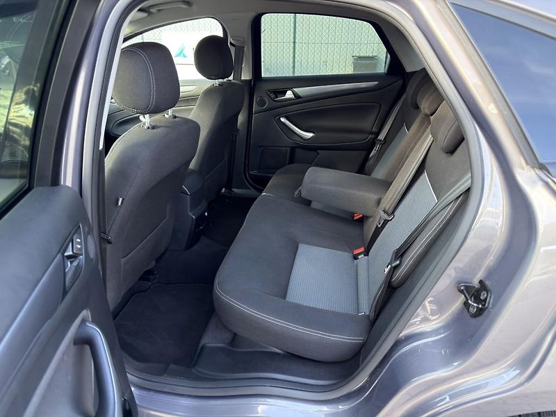 Ford Mondeo 1.6i 118 kW serviska - fotka 7 z 16
