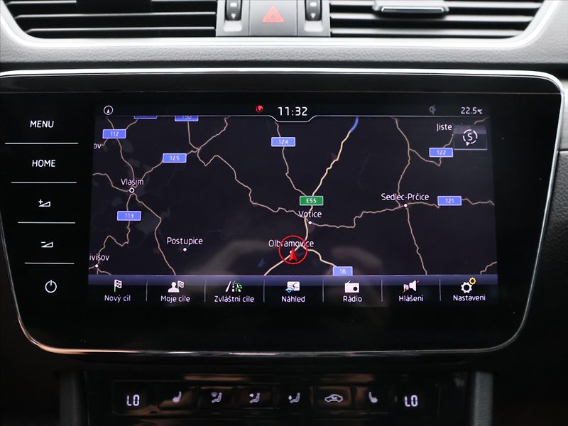 Škoda Superb 2,0 TDI DSG Style - fotka 24 z 36