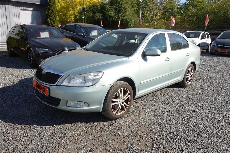 Škoda Octavia 1,8 TSi, ČR, 2 MAJ., SERV.KN. - fotka 2 z 4