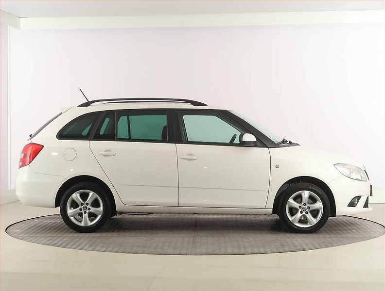 Škoda Fabia (2014) Elegance 1.4 16V, Serv.kniha - fotka 6 z 19
