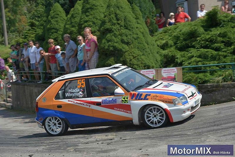Jiří Hladík se svým zbrusu novým vozem Renault Clio Rally5 Phase II.