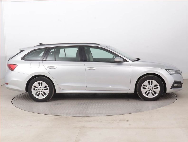 Škoda Octavia (2022) Ambition 2.0 TDI, ČR,1.maj - fotka 6 z 15