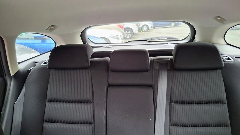 Mazda 3 1.5 74kw krásná 1. majitel - fotka 14 z 30