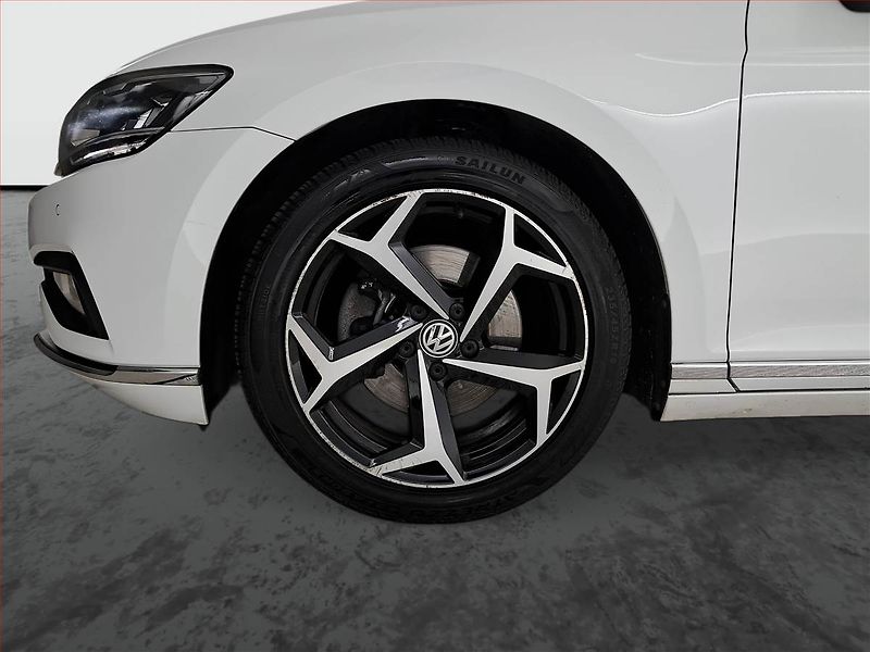 Volkswagen Passat (2020) 1.5 TSI, Automat, Kůže, Navi - fotka 15 z 18