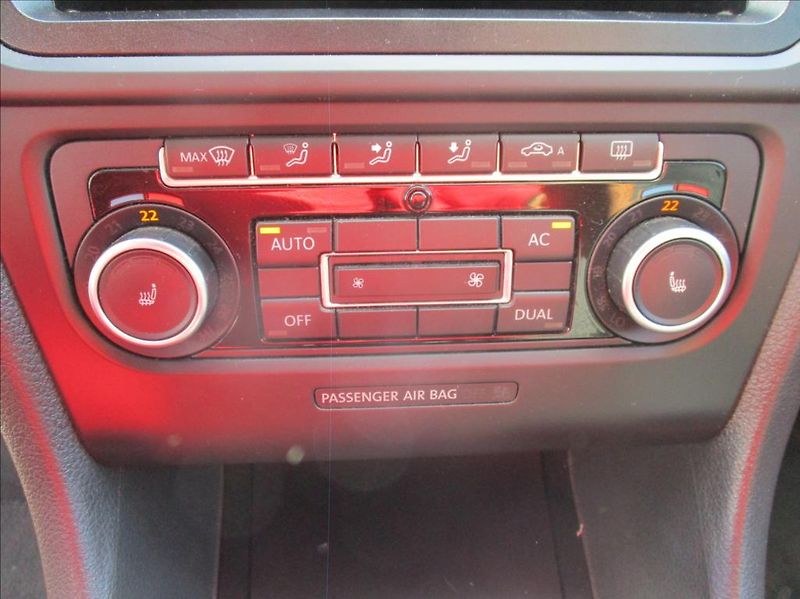 Volkswagen Golf 1,4 i 16v, aut.klima,servis, - fotka 18 z 29