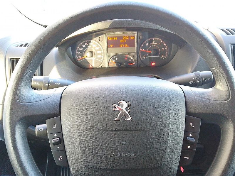 Peugeot Boxer (2024) 3500 L3H2 BlueHDi 140 MAN6 - fotka 15 z 34