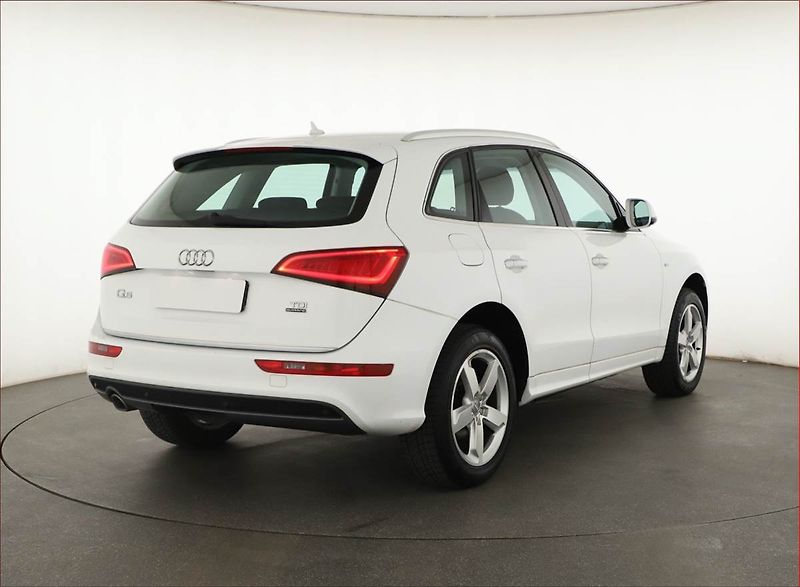 Audi Q5 (2016) S line 2.0 TDI, 4X4, Automat - fotka 5 z 19