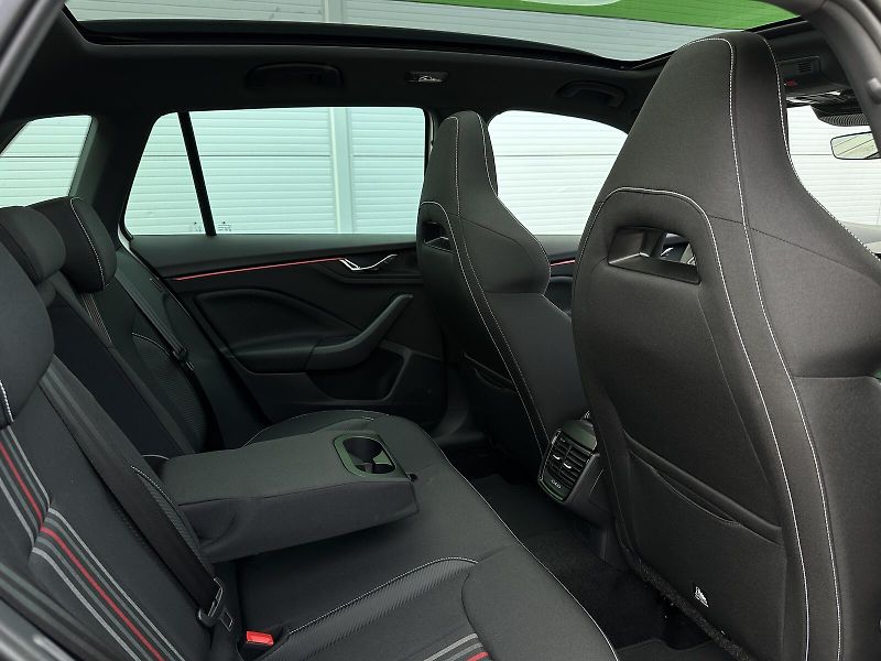 Škoda Kamiq 1.0TSi Monte Carlo 116PS Matri - fotka 37 z 41