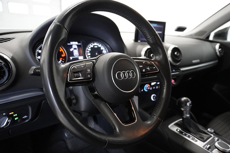Audi A3 2.0 TFSi 140 kW SPORTBACK  DSG - fotka 16 z 29