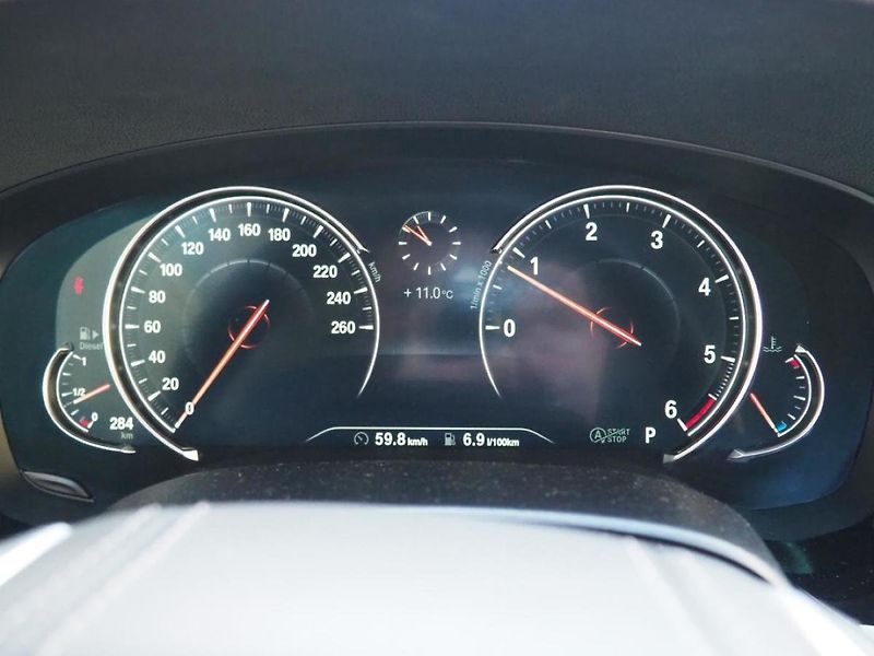 BMW Řada 5 (2018) 520d xDrive, HeadUp, Key - fotka 27 z 41