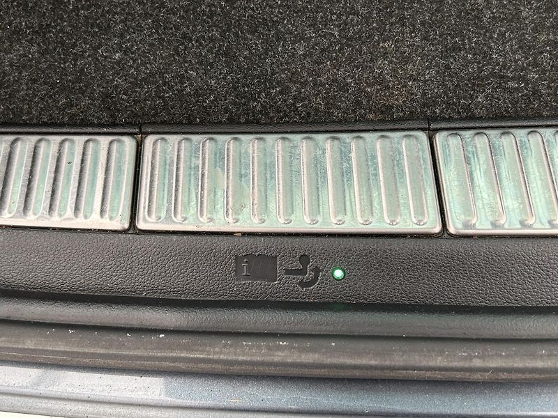 Škoda Superb 2.0 TDI L&K - fotka 27 z 29