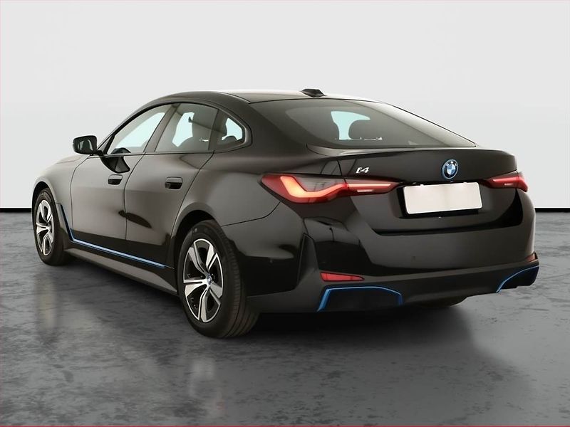 BMW i4 (2022) eDrive40, SoH 95% - fotka 4 z 21