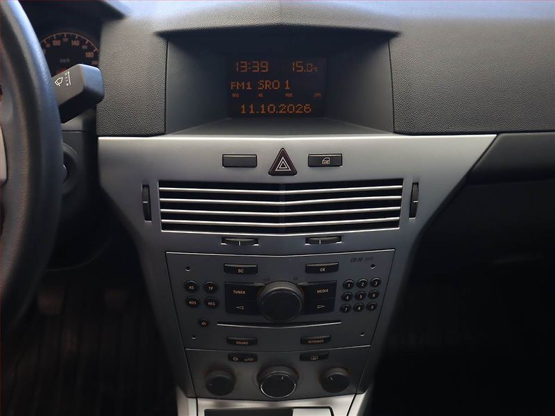 Opel Astra (2012) 1.6 16V, Serv.kniha, po STK - fotka 12 z 15