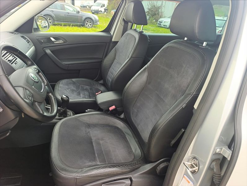 Škoda Yeti 1,6 TDi Aut.klima,Navi.Kůže - fotka 14 z 35