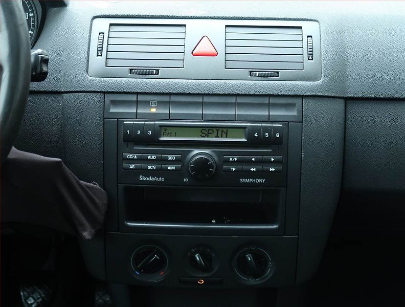 Škoda Fabia (2004) 1.2, nová STK, jezdí výborně - fotka 12 z 15