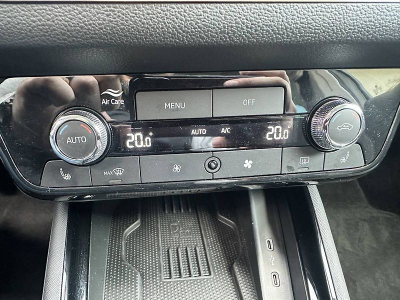 Škoda Scala Top Selection 1,0 TSI 85kW MT6 - fotka 15 z 27