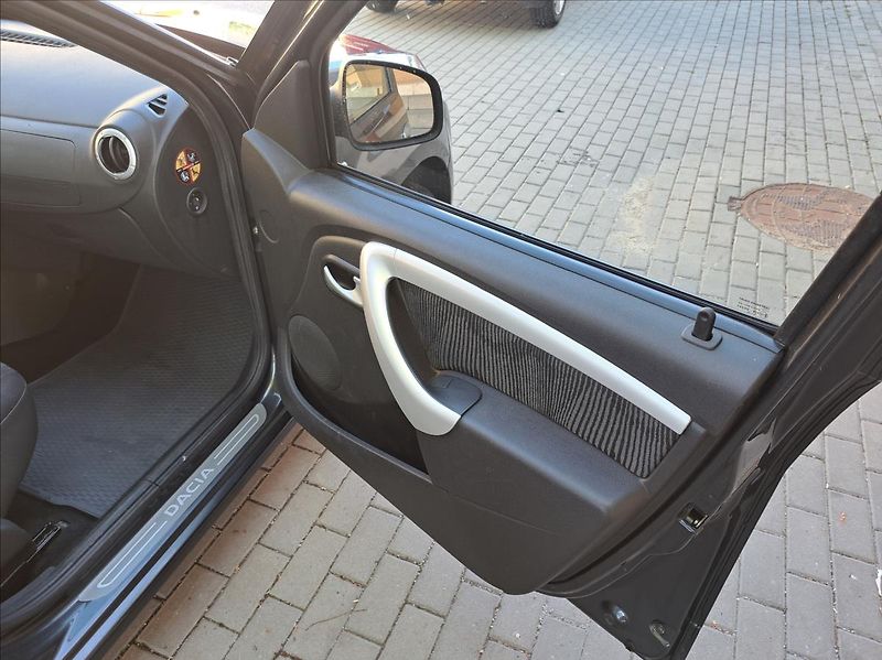 Dacia Sandero 1,2 16V klima - fotka 34 z 39
